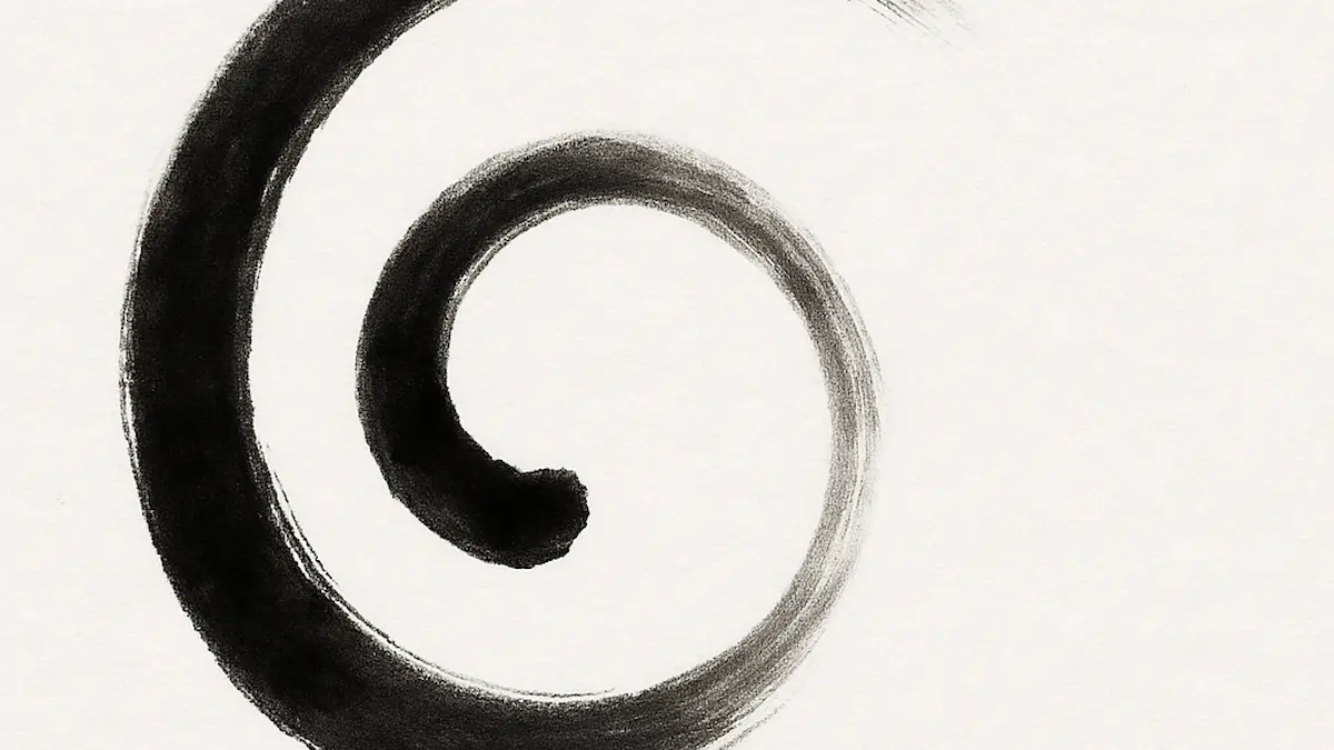 Dunkler, spiralförmiger Tuschepinselstrich auf hellem Hintergrund. · Dark, spiral ink brushstroke on a light background.