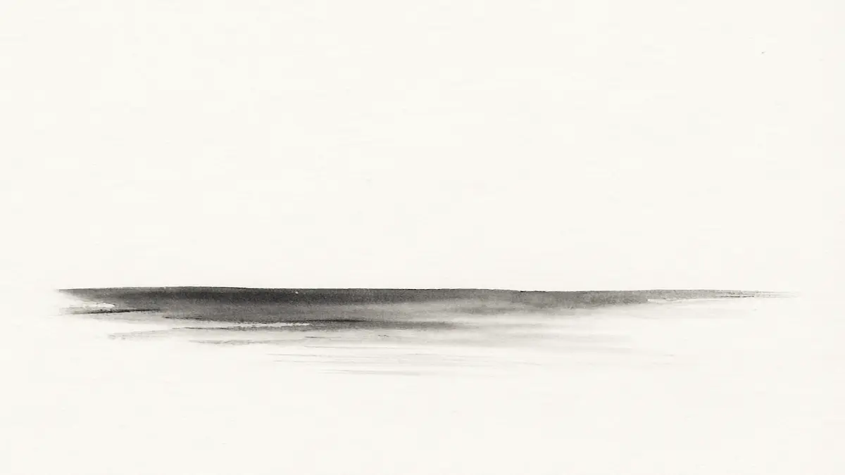 Zarter, nebliger Horizont aus sanft verlaufender Tusche. · Soft, misty horizon formed by gently fading ink.